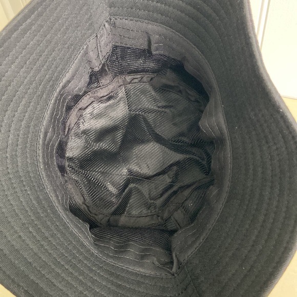 black bucket hat - Picture 3 of 3